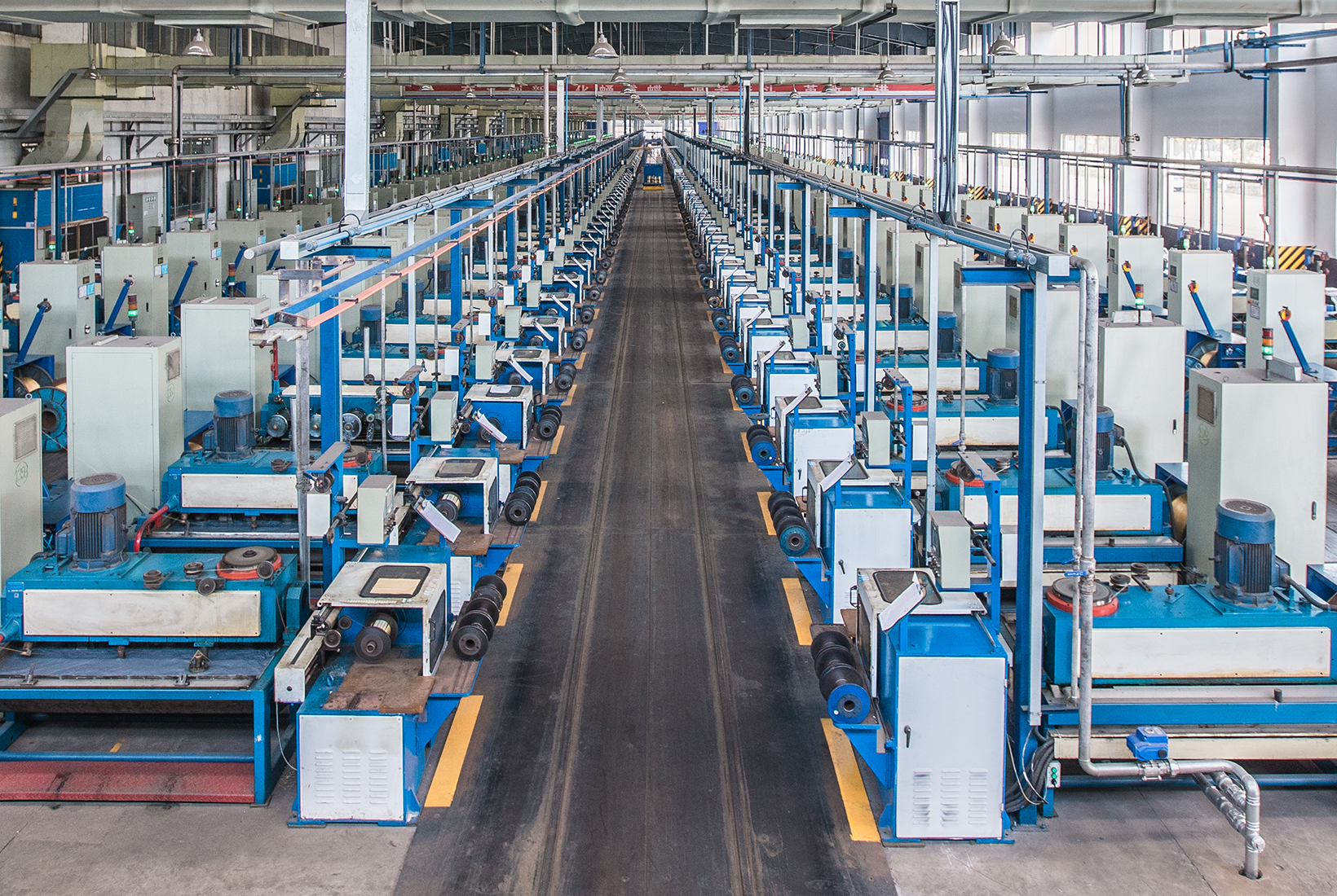 圍繞“高、難、新”的技術(shù)要求，針對鋼簾線產(chǎn)品及其延伸產(chǎn)業(yè)進行新產(chǎn)品開發(fā)和新技術(shù)產(chǎn)業(yè)化研究